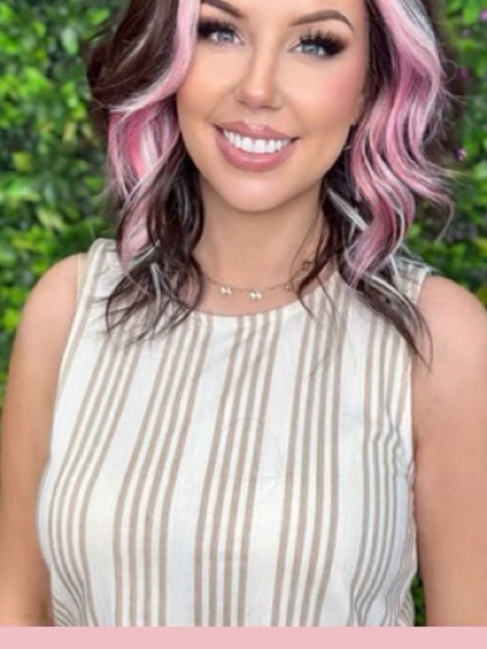 Womens Short Wavy Wig with Pink Highlights